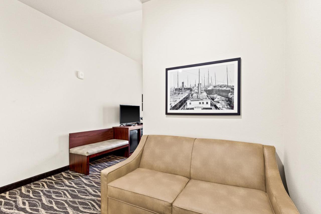 Cobblestone Hotel & Suites - 오텀와 외부 사진
